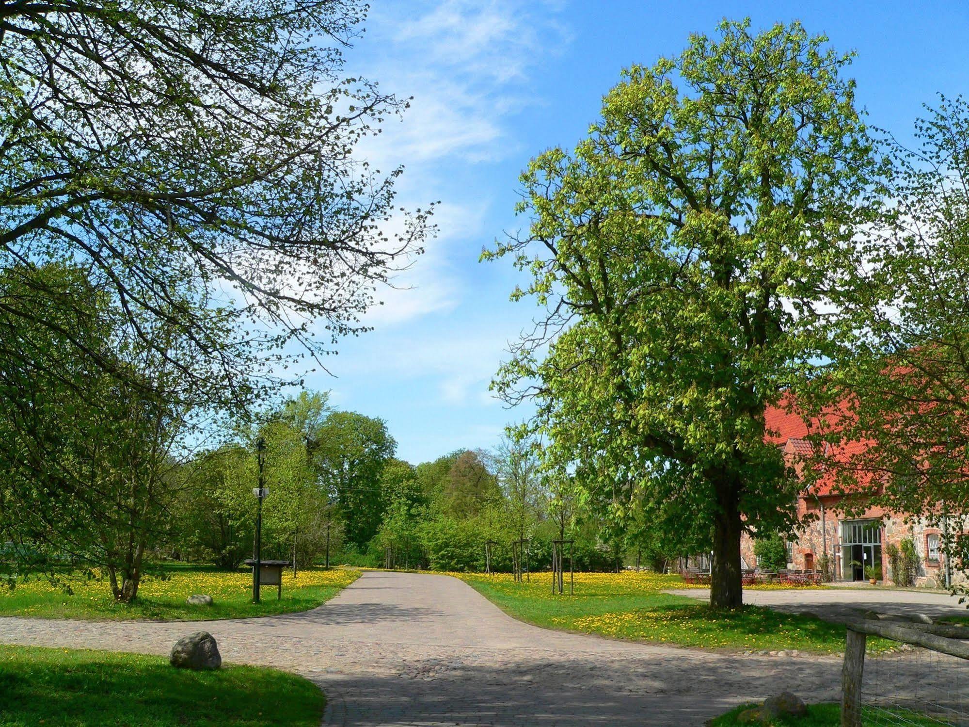 Gutshof Woldzegarten Hotel Luaran gambar